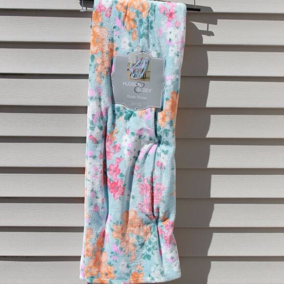 Hudson & Essex Plush Throw Spring Floral Ultra Soft Size 50 in X 70 in NEW - Picture 4 of 16